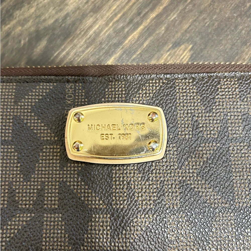 MICHAEL KORS Jet Set‎ Signature Wristlet Wallet in Brown